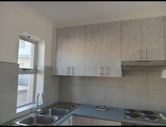 2 BEDROOM PROPERTY TO RENT IN UITZICHT